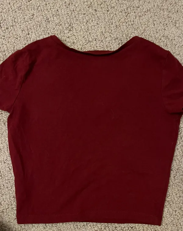 Burgundy cropped t shirt - Image 2
