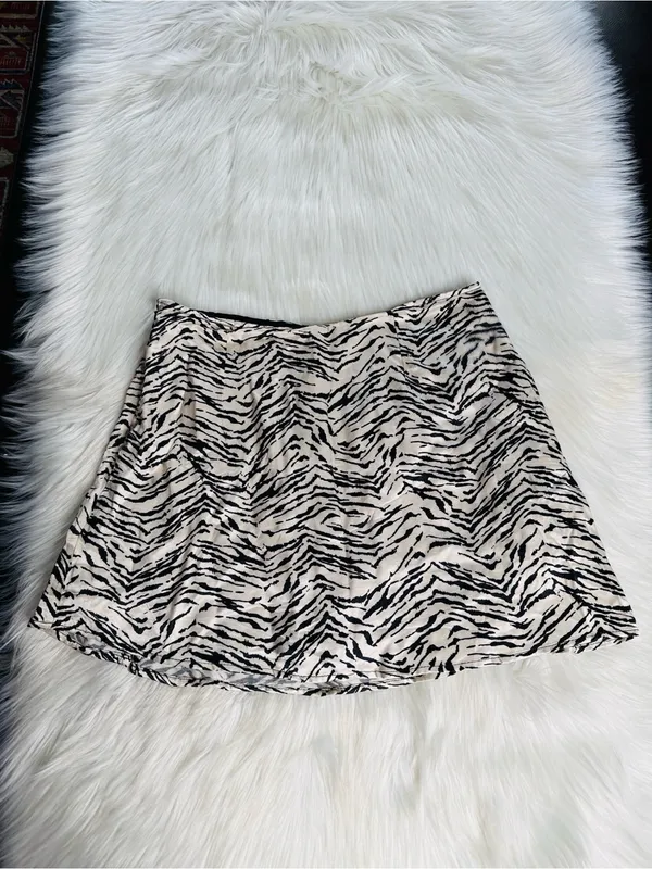 Zara White and Black Satin Zebra Print Skort - Image 5
