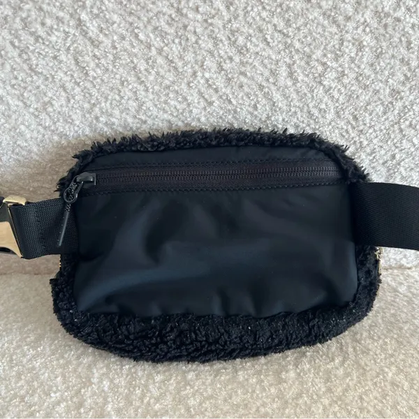 Lululemon Everywhere Fleece Black Belt Bag Gold Hardware Purse‎ - Image 4