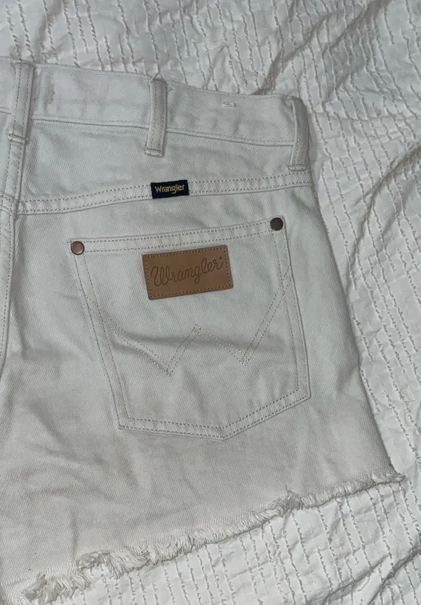 Wrangler shorts size 28 - Image 3