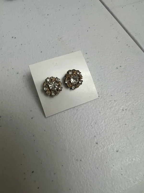 Macy's Flower gold and diamonds earrings - Image 2