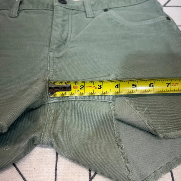 Carve Designs Corduroy Shorts Size 10 Sage Green Frayed Hem Five Pocket - Image 5