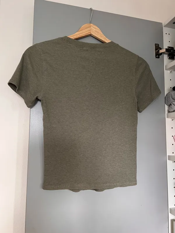 Vuori Pose Fitted Tee Laurel Heather - Image 9