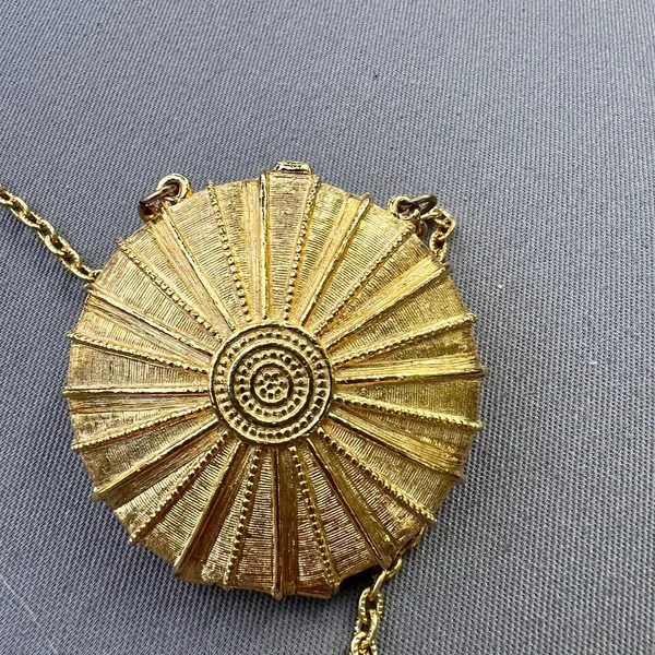Estee Lauder Gold Tone Solid Perfume Compact Pendant Locket Necklace 70's - Image 4