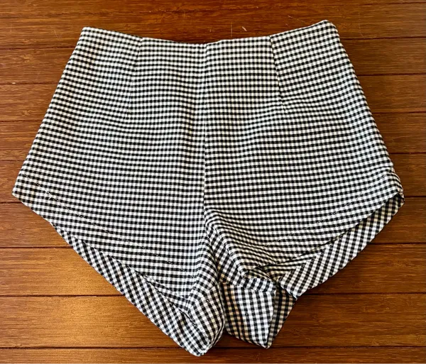 Urban Outfitters Gingham High-Waisted Pinup Short sz 0 Side Zip Black and White - Image 2