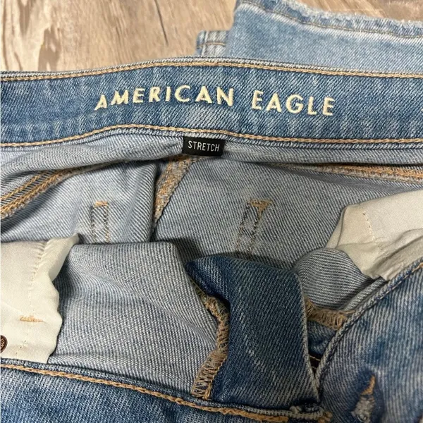 American Eagle Women's Stretch Blue Mom Jeans - Image 3