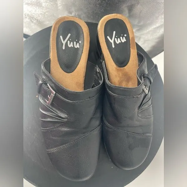 Yuu leather black‎ slip ons size 10 woman's Bin 1 - Image 2