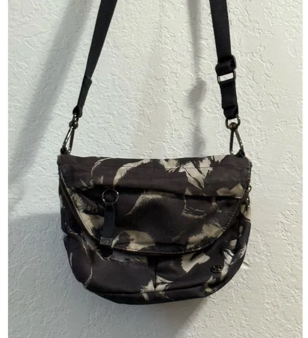 Lululemon All Night Festival Bag Midi Flower Pop Starlight crossbody purse - Image 2