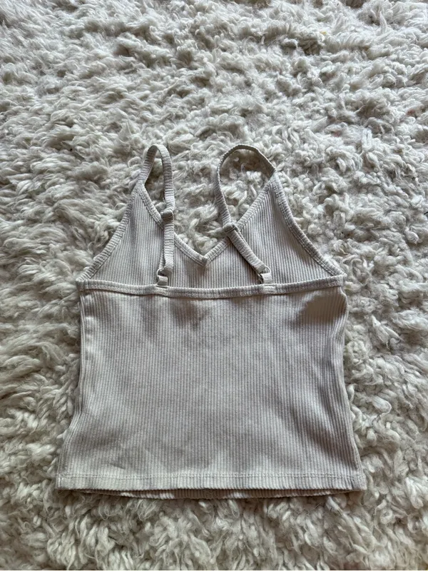 American Eagle Ribbed V-Neck Off White Cropped Tank Top - Image 3
