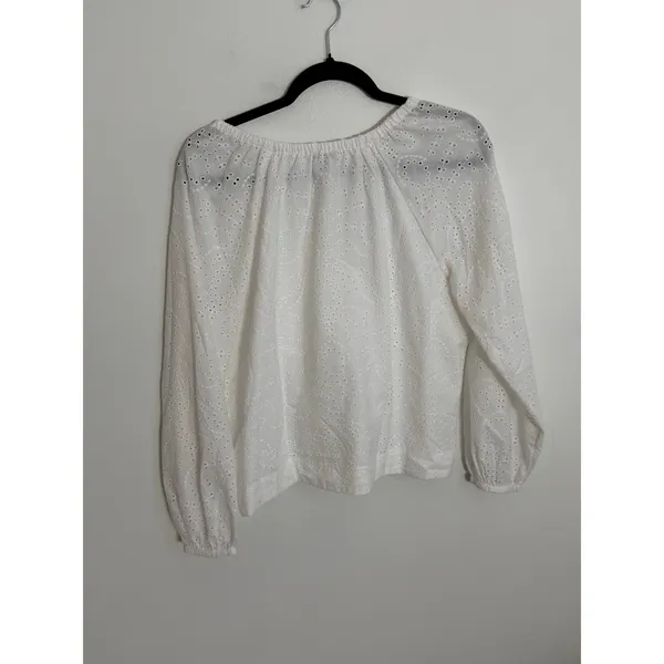 Ann Taylor Petite Eyelet Vneck long sleeve blouse size MP - Image 5