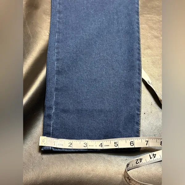 Levi's Women's Straight Wedgie Fit Jeans button fly in Dark Blue Wash NWT 31 - Image 15