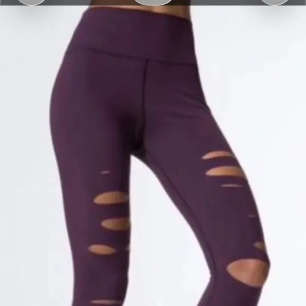 Alo Yoga high waisted ripped Warrior Leggings size M‎ - Image 3
