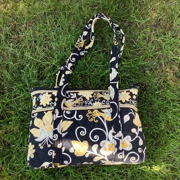 Vera Bradley purse🖤💛🤍 - Image 3