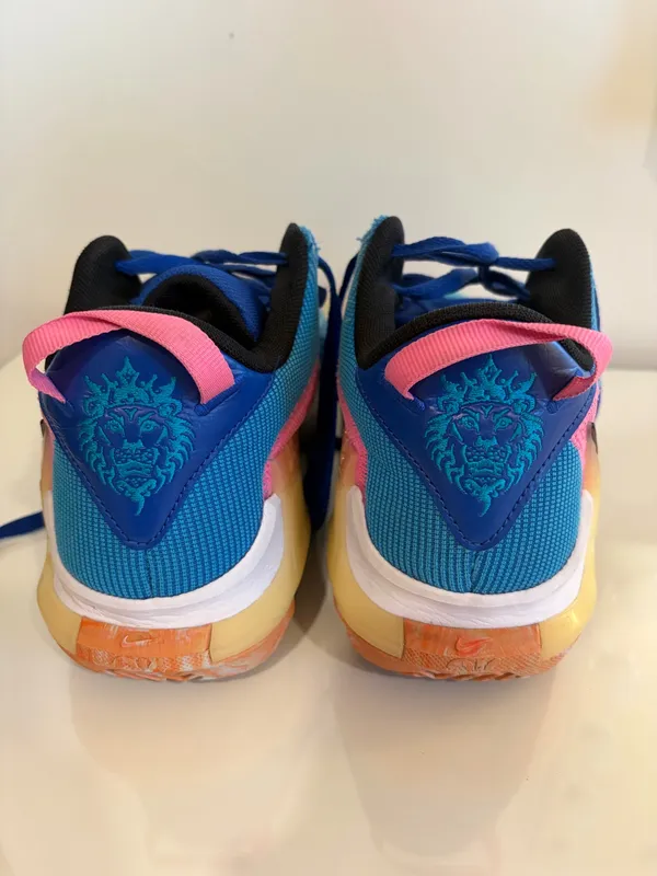 Nike Basketball Shoes - Image 3