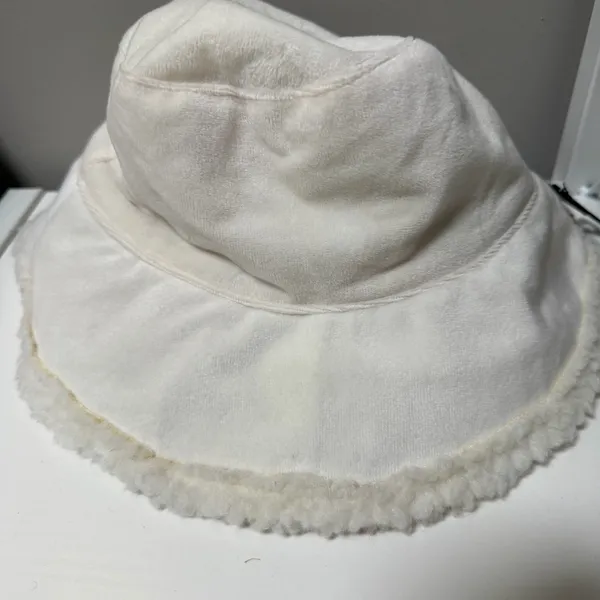 Ed Hardy Women's Off White Suede Faux Fur Bucket Hat OS Skull Pink Roses NWT - Image 3