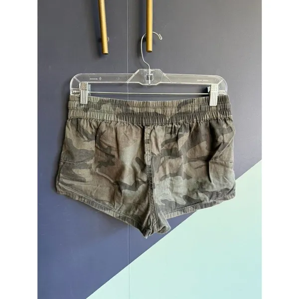 Aritzia TNA Army Green Camo Cotton Shorts w/ Elastic Waistband, Size S, GUC - Image 2