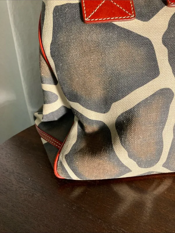 VNTG Dooney & Bourke giraffe Print Tote Bag with Red Leather Trim - Image 5