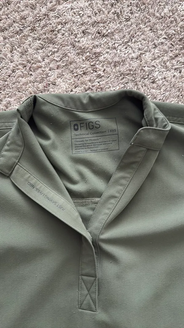 FIGS Scrubs - Image 4
