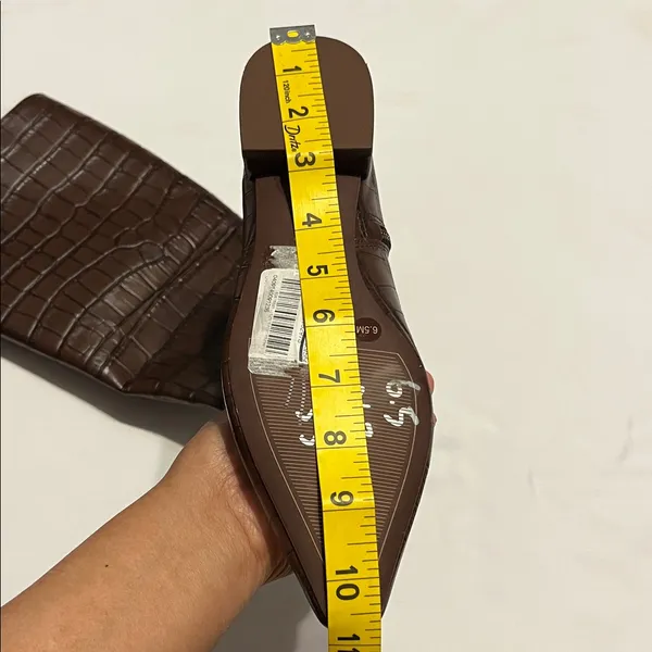 Gianni Bini Brown Croc-Embossed Heeled Boots - Image 15