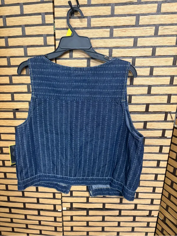 Lee Denim vest size large - Image 2