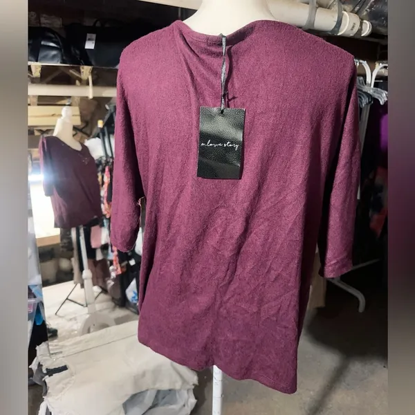 A Love Story Purple Burgundy Tunic Top Stretch Knit V-neck Dolman 3/4 Sleeve NWT - Image 3