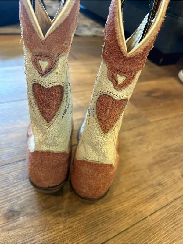 Vintage Justin Suede Heart Boots size 6.5 - Image 2