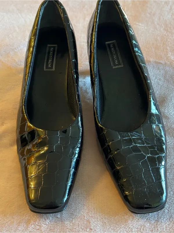 Nordstrom black patent leather pumps with crocodile embossing size 8M - Image 2