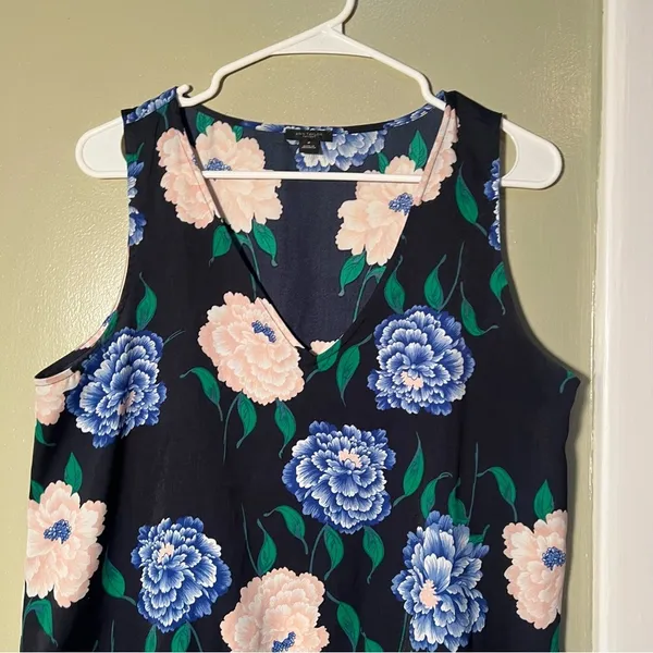 Ann Taylor Women's Size Medium Sleeveless V-Neck Blouse Navy Blue Pink‎ Floral - Image 4