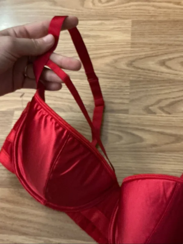 Frederick's of Hollywood Red Satin Strappy Bra with Molded Cups Size 36DD - Image 2