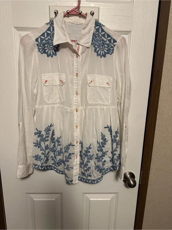 Johnny Was White Button-Front Shirt with Blue Floral Embroidery - Image 2