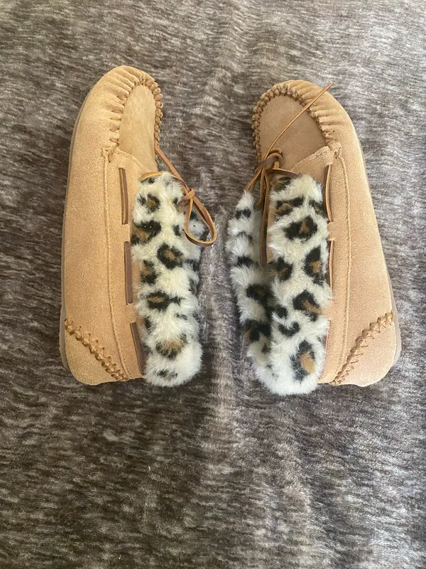Minnetonka Suede Leather Leopard Print Faux Fur Trimp Moccassin Loafer Women's 9 - Image 4