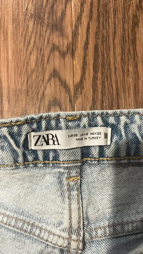 ZARA Jeans Straight High-Rise Light Wash Leg Raw Hem - Image 5