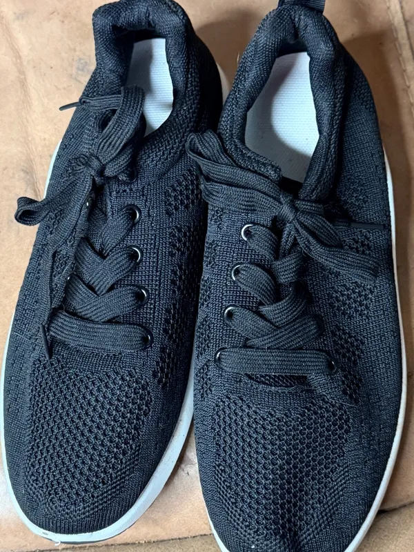 Black Athletic Shoes Size 10 - Image 2