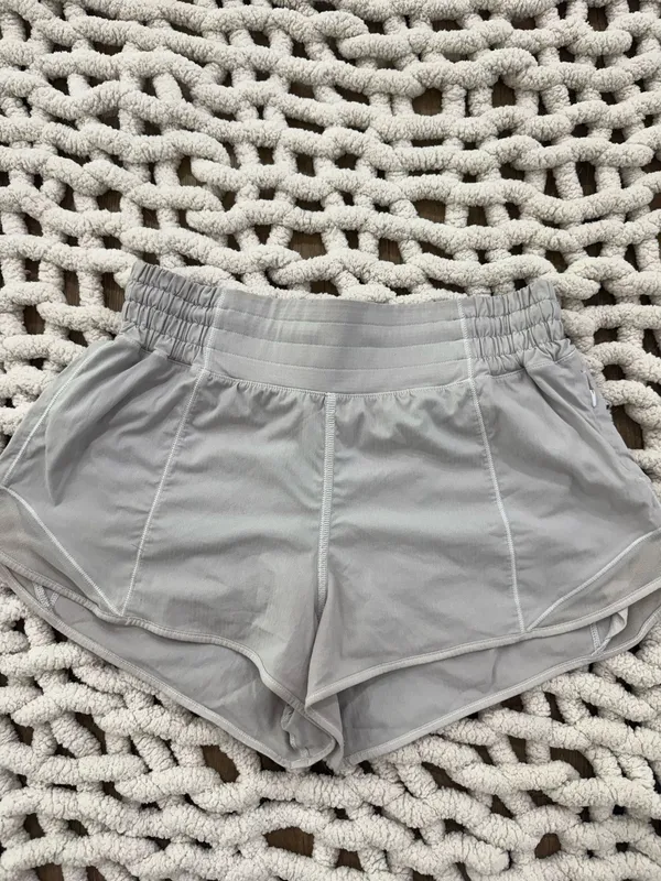 Lululemon Size 6 Shorts - Image 2