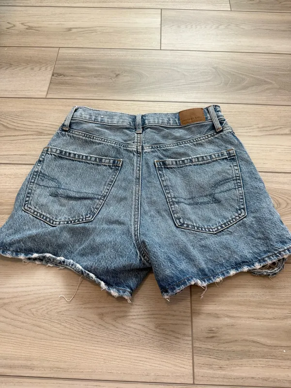 American Eagle Highest Rise 90’s Boyfriend Short - Image 4