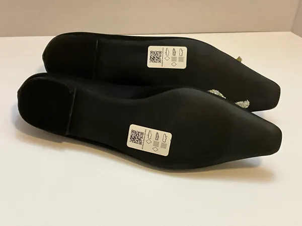 design Lanie Embellished Bow Ballets Shoes In Black - Image 5