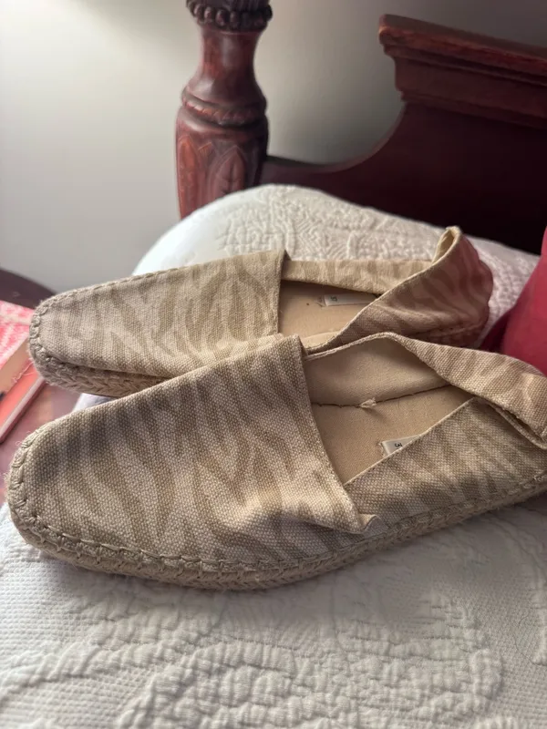 Zara Flats - Image 2
