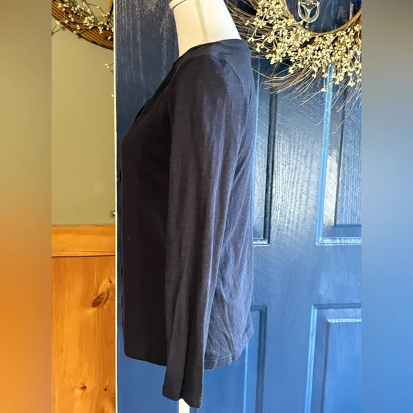 Ariat darker Blue Shirt with Embroidered Accents size Medium - Image 3