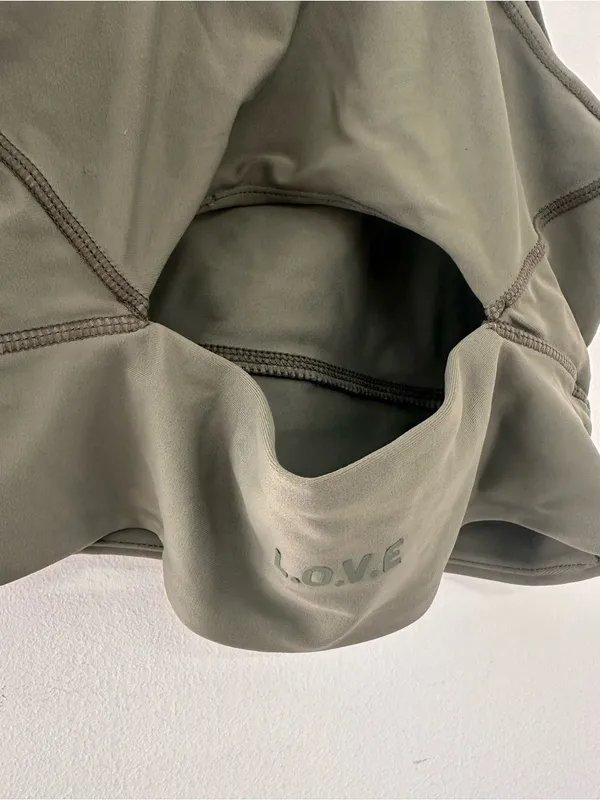 H&M Divided Olive Green Racerback Sports Bra Medium Athleisure Activewear cutout - Image 3