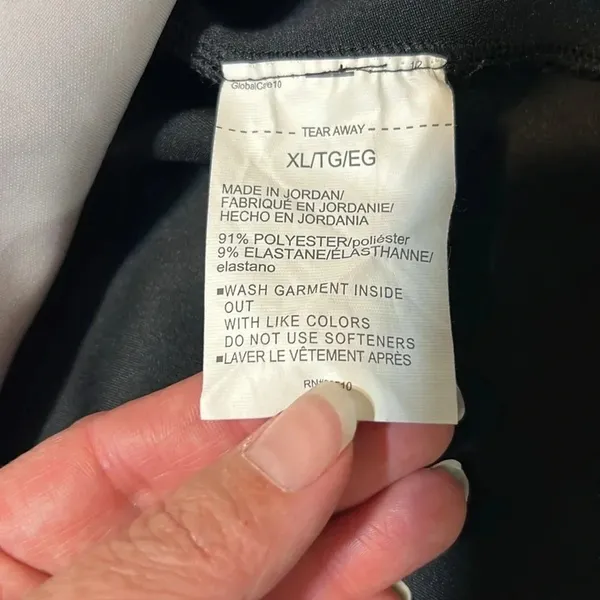 Like New Women’s Under Armour pull over - Image 7