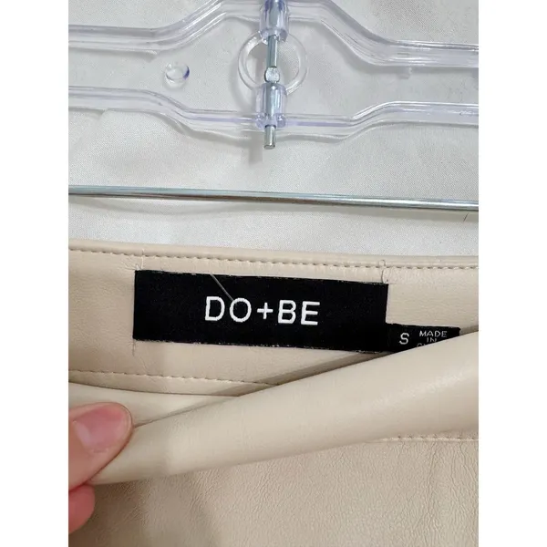 DO+BE Beige Faux Leather Ruffle Wrap Skort Size Small - Image 4