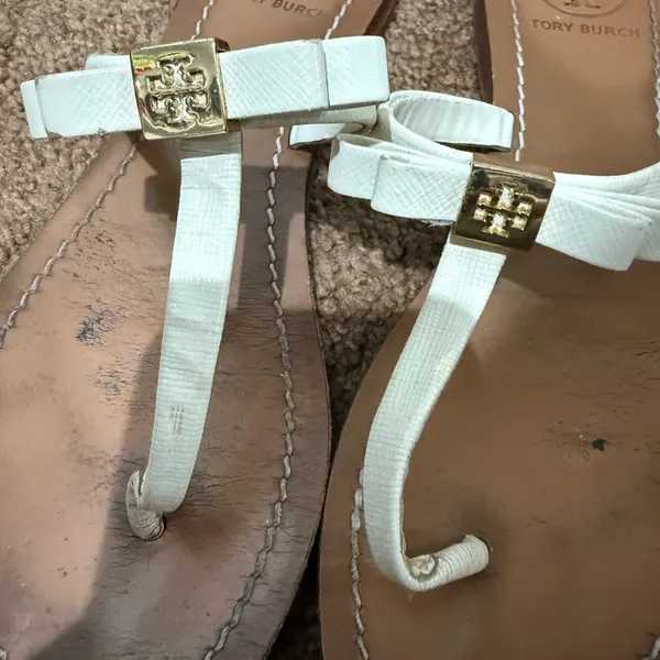 Tory Burch Leighanne Tan Ivory Leather Bow Logo Thong Sandals Flip Flops 8.5 N‎ - Image 2