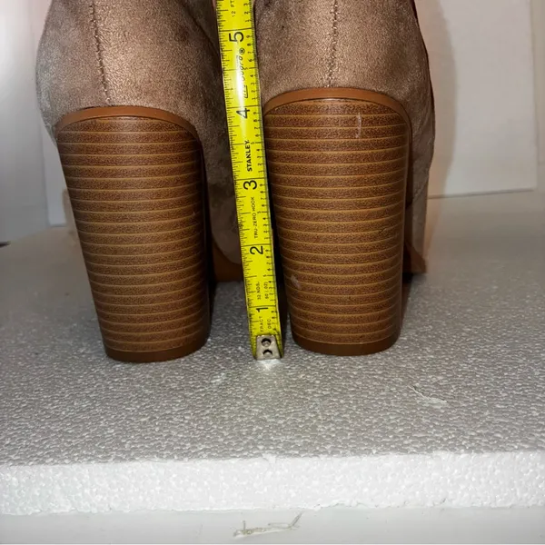 Faux Suede Tan Ankle Boots Size:9 - Image 10