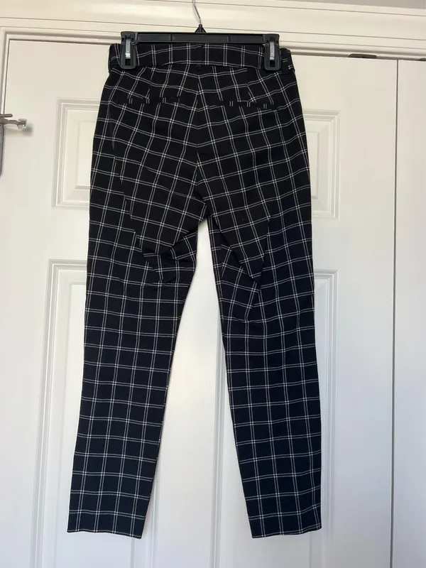 Women’s Black Pixie Pants Old Navy High Rise - Image 5