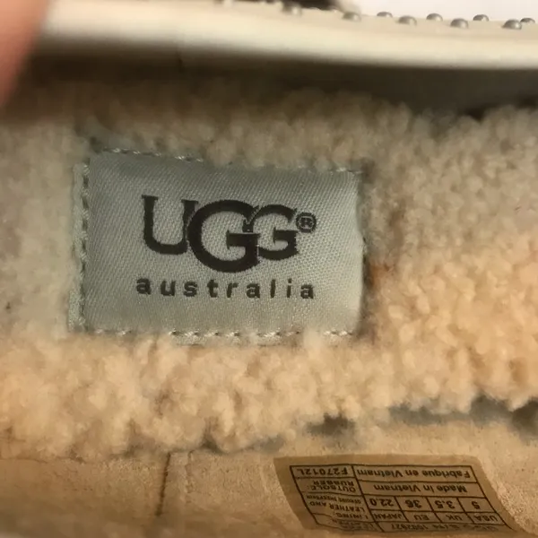 UGG Alloway Studded flats SZ 5 - Image 3