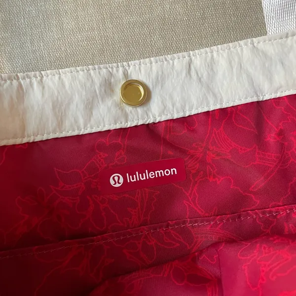 Lululemon Lunar New Year Daily Multi-Pocket Tote Bag 20L - Image 12