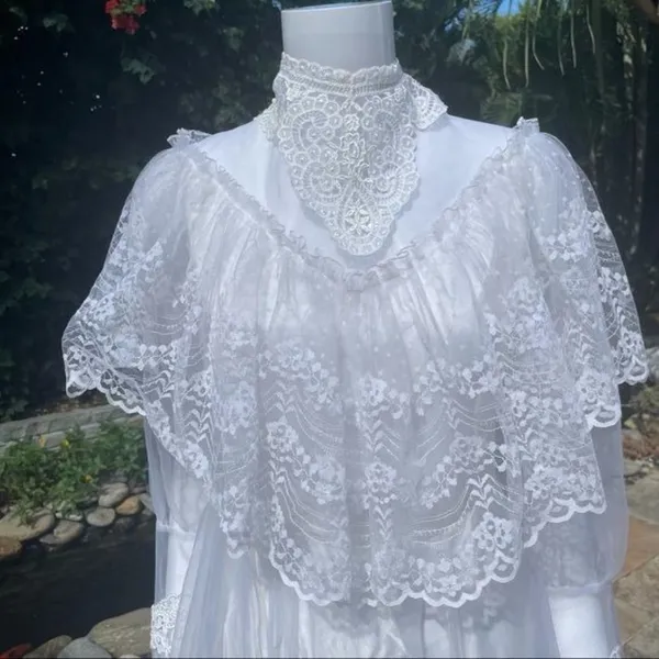 Vintage 1950s lace high neck wedding dress cottage core / boho ruffle tiered lac - Image 9