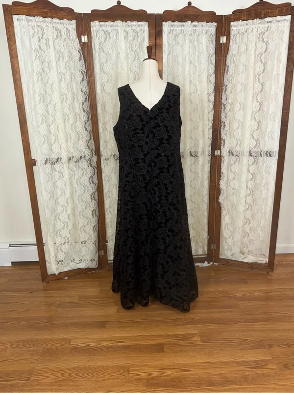 Beautiful Barisal Flocked Velvet Mother of The Bride Gown - Image 5