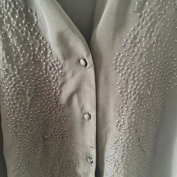 Woman embroidery blouse - Image 4