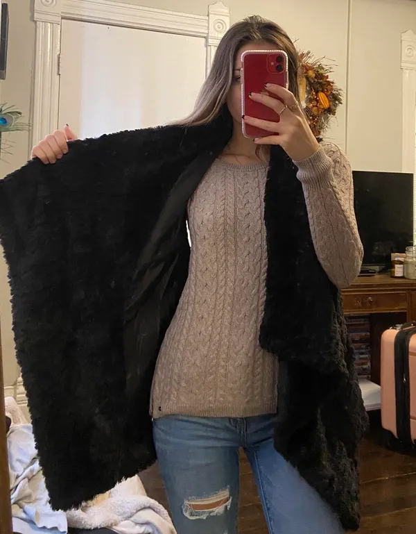 Black Fur Vest  - Image 4